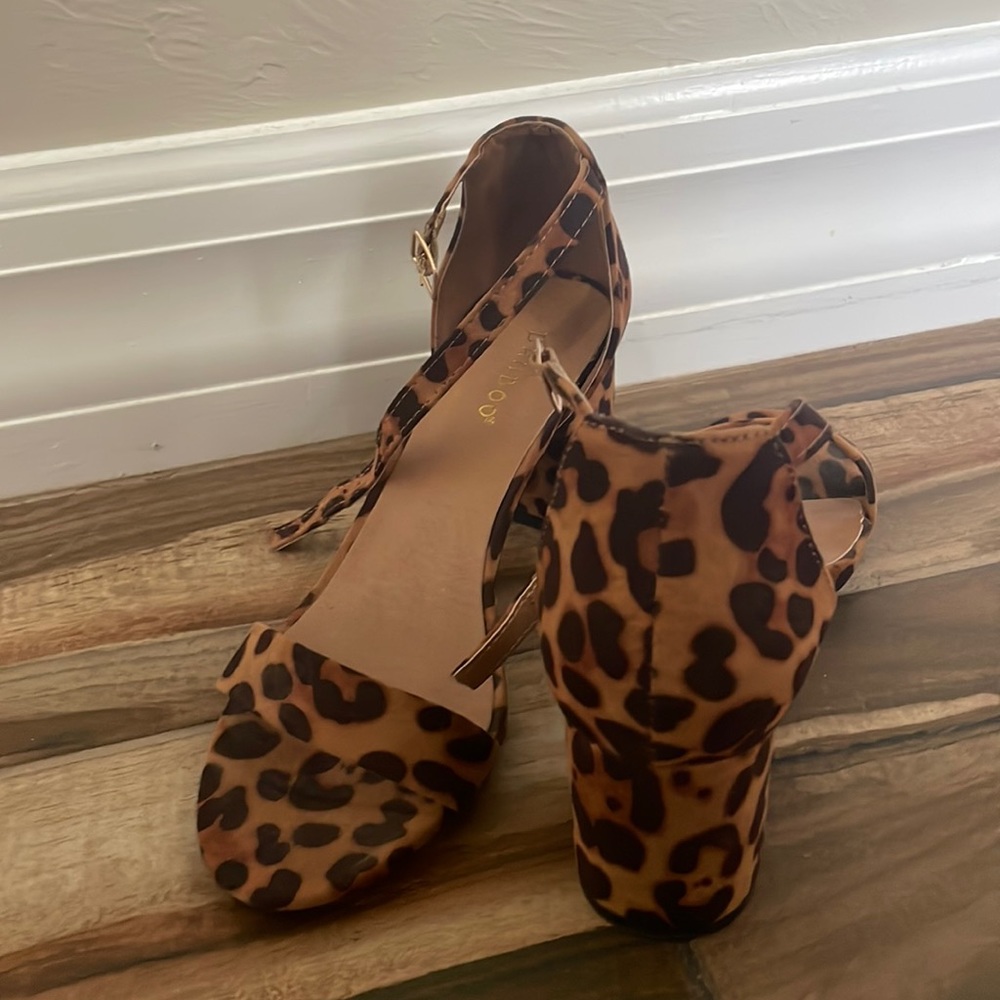 Women’s leopard block heel 6.5